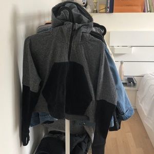 Lululemon cropped hoodie loose fitting